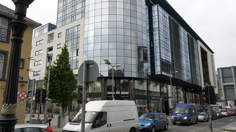 Corner of Henry Street and Bedford Row. Photo: “Limerick City” by William Murphy, CC BY-SA 2.0