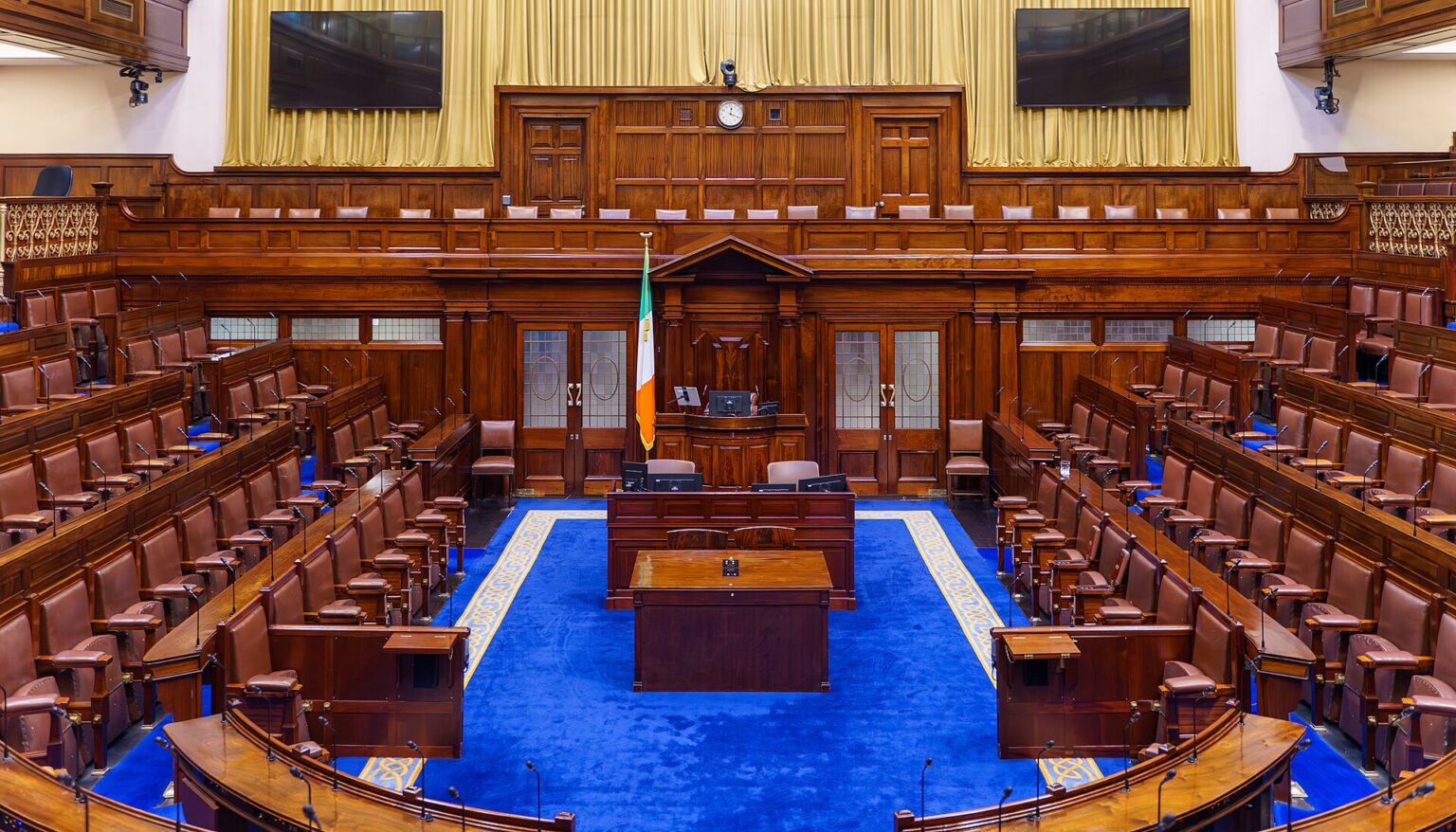 Lock Chamber Politicians have their say on triple lock amendment